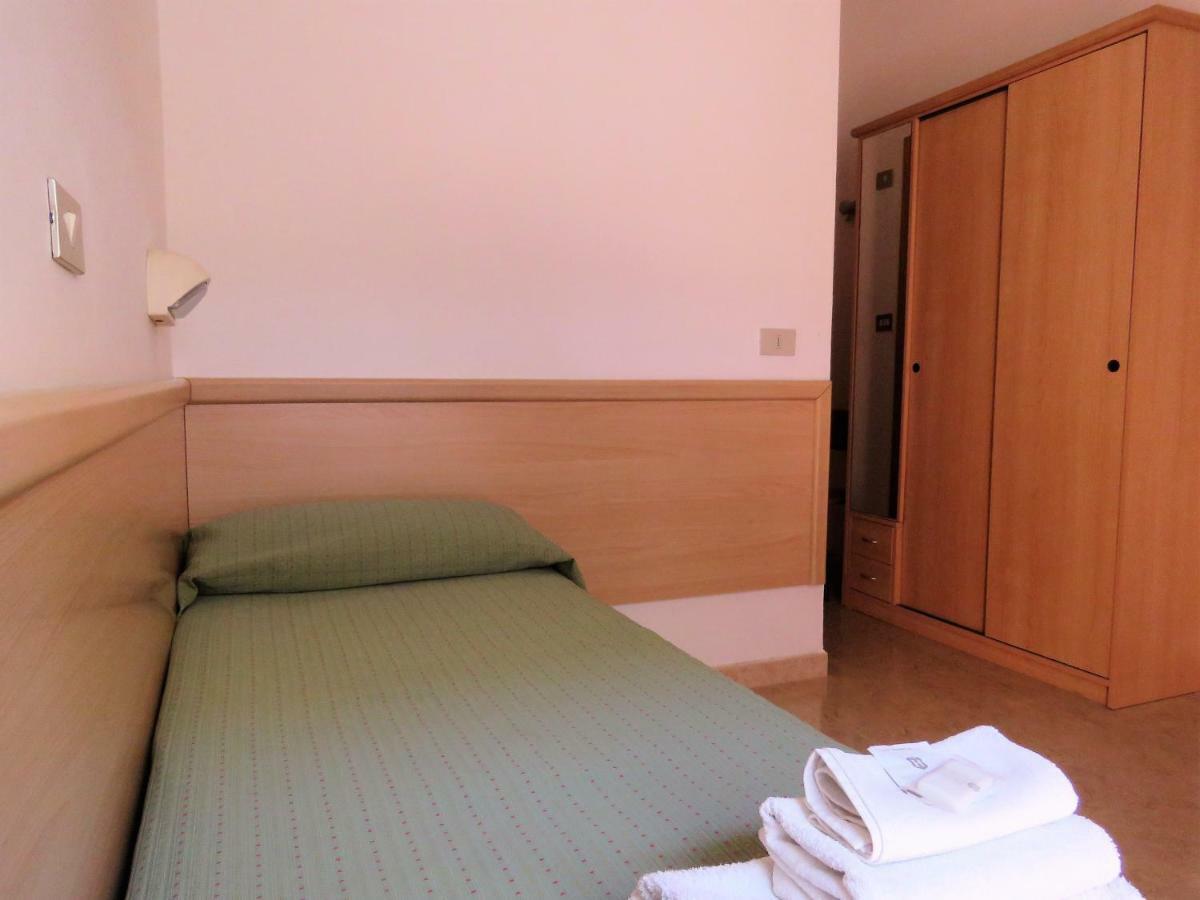 Hotel Cliff Ρίμινι Εξωτερικό φωτογραφία