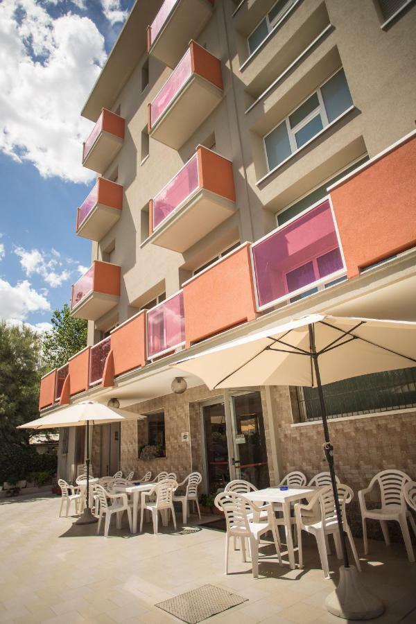 Hotel Cliff Ρίμινι Εξωτερικό φωτογραφία